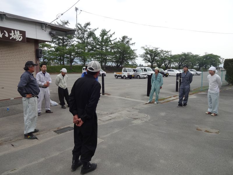 あやめ公園　長井上下水道工業協同組合 青年部ボランティア作業（５月２６日）