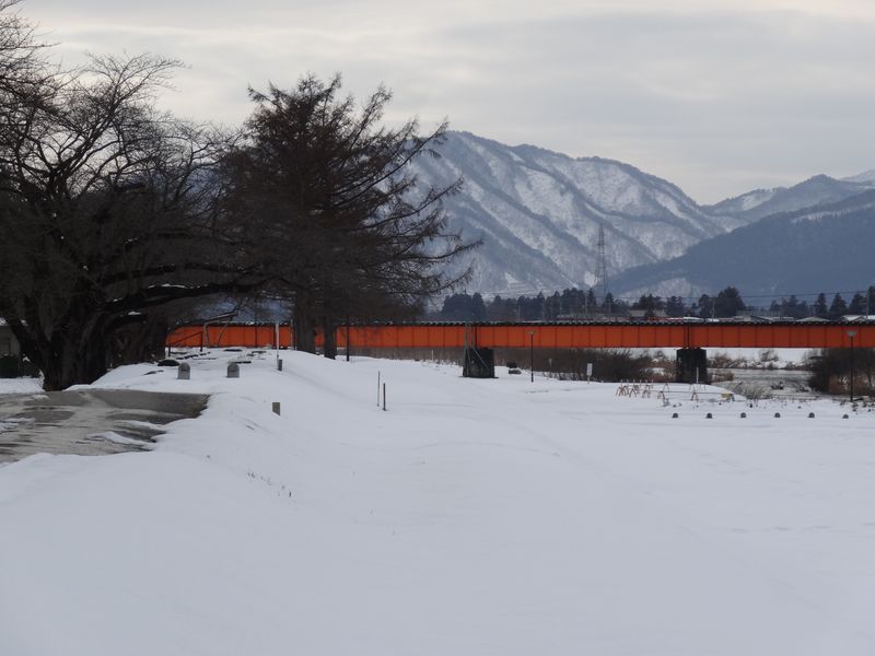 【'14 積雪情報】 あやめ公園北側から見た雪山(12月10日)