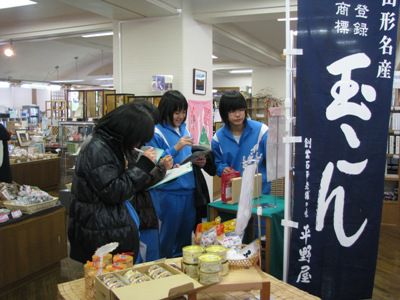 【長井北中生徒～梅屋敷商店街で長井市をPR！】