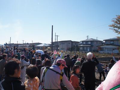 大盛況 八食祭 長井線まつり 長井市観光ポータルサイト 水と緑と花のまち ようこそ やまがた長井の旅へ