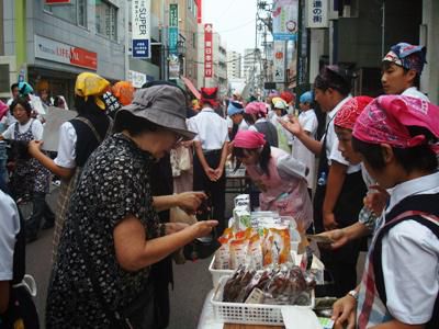 【梅屋敷商店街に“あやめんご”が！】