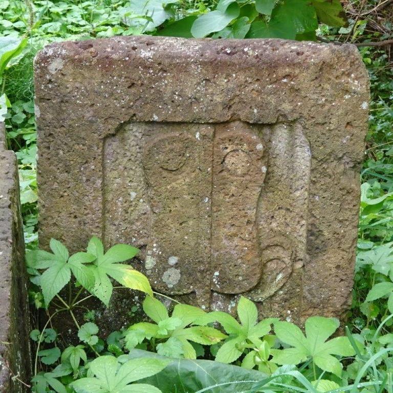 小岩沢　小森岩の碑