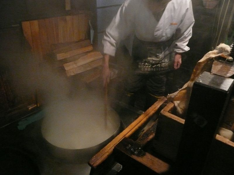 古民家での「しみ豆腐」作り　大竹精肉店
