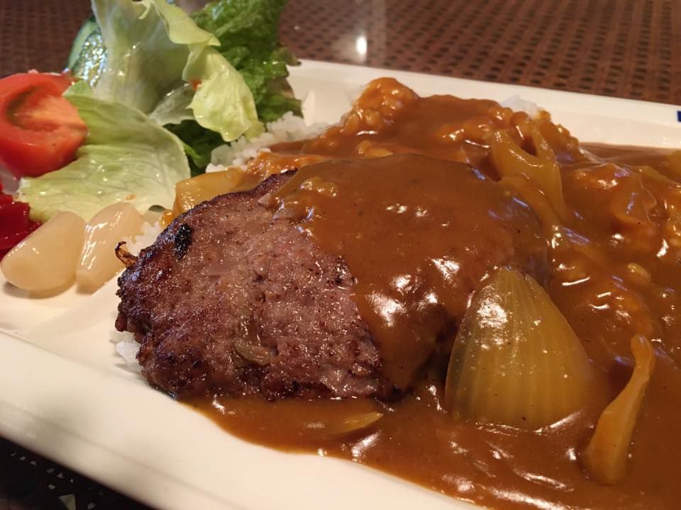 長井市《みよしの》のハンバーグカレー