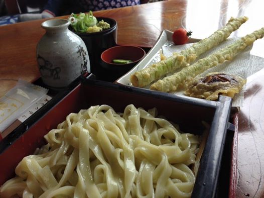 長井市《あやめそば舟越》のアスパラ麺