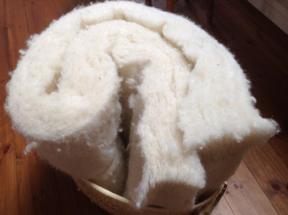 羊毛100％断熱材「ウールブレス」施工中！！