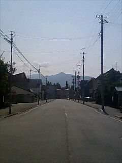 米沢市内から見るカブトヤマ