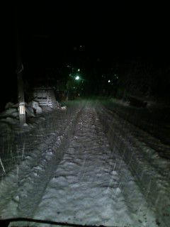 ２日夜の白布温泉街道路“積雪”