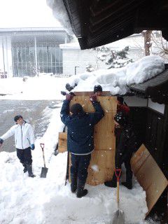 米沢観光協会青年部の雪灯篭作成現場の内幕を暴露！