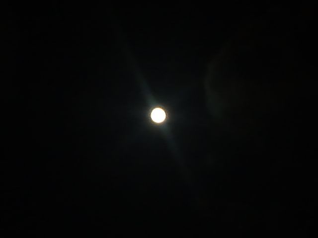 ケータイでお月様を撮る。　山奥ならでは(^^)