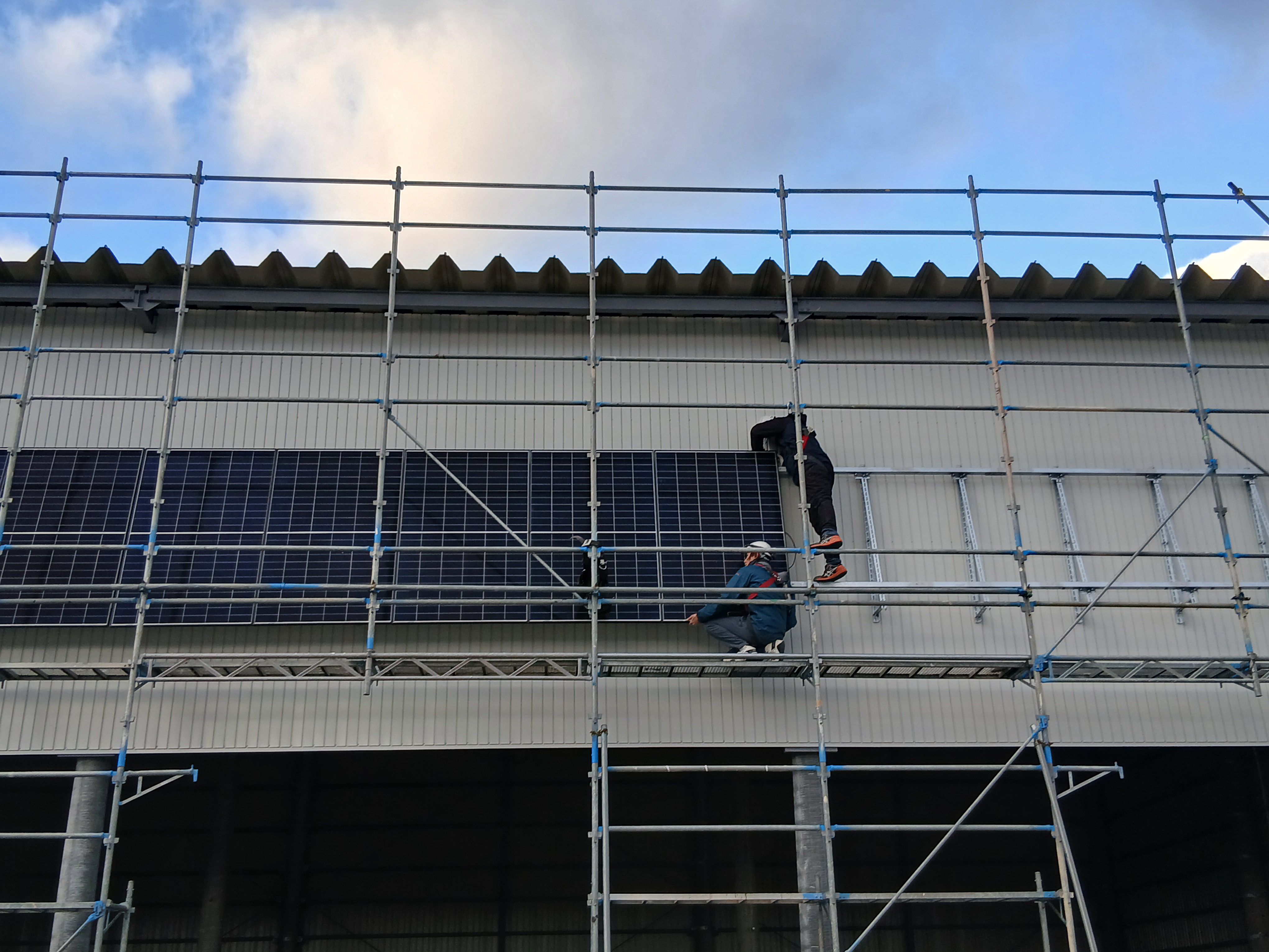 壁面パネル工事！