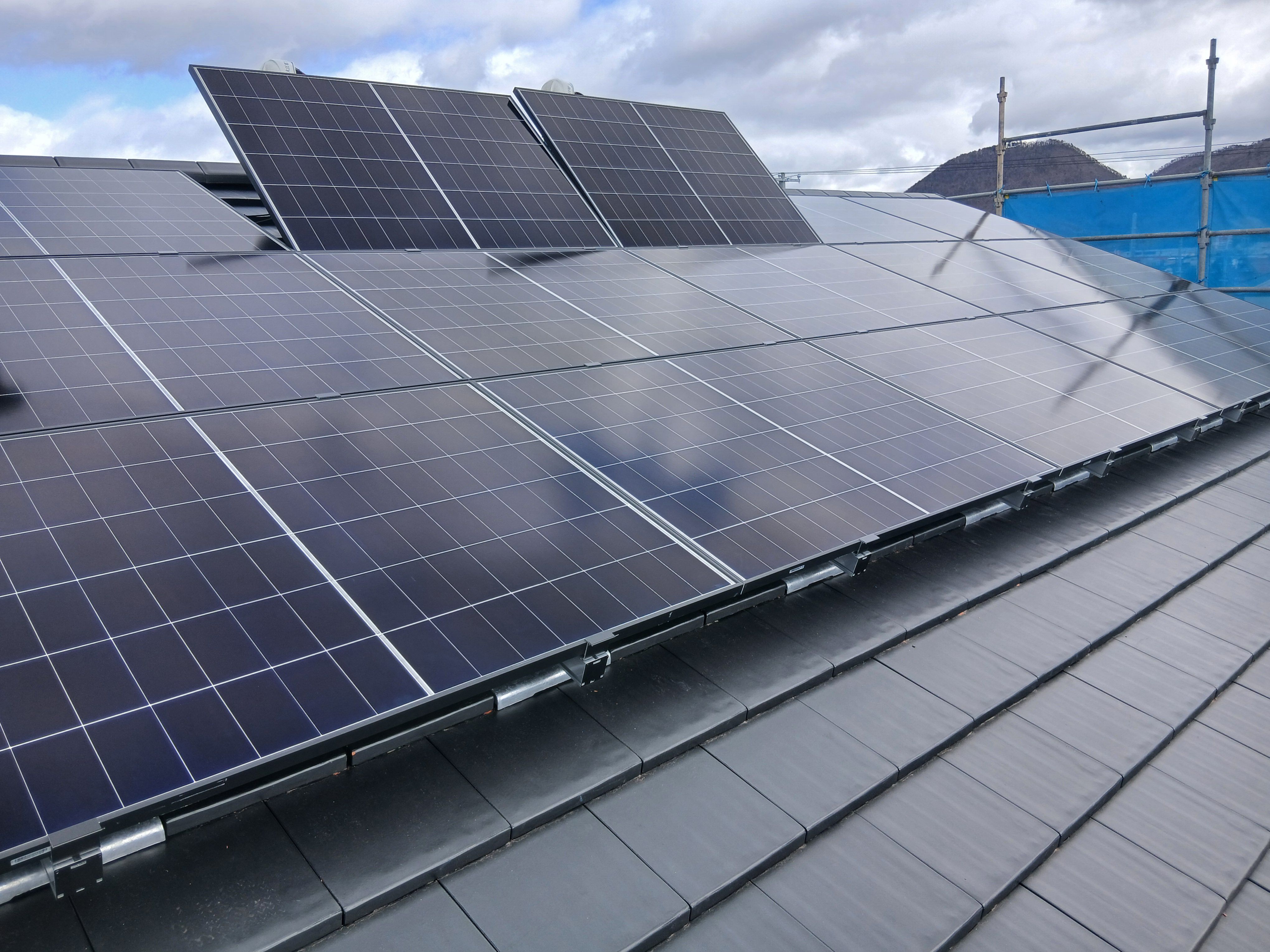 太陽光工事！　～瓦屋根2日目～