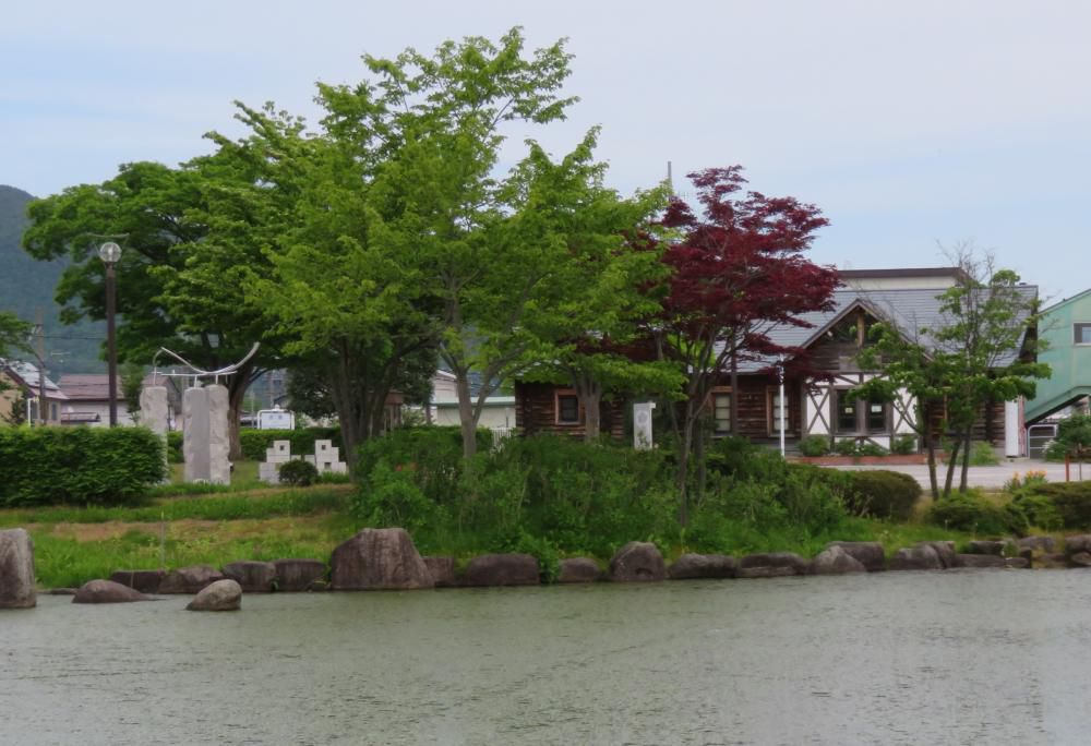 長井線リポート（33） 湖畔の別荘・赤湯駅