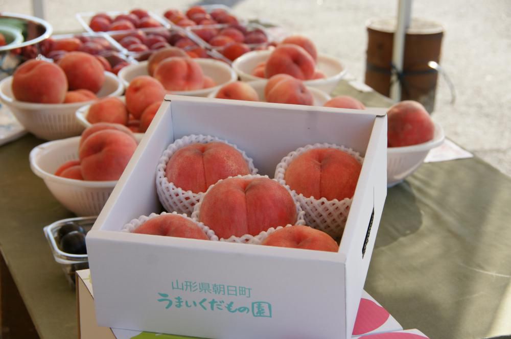 大玉桃「まどか」箱入り格安販売中です！   