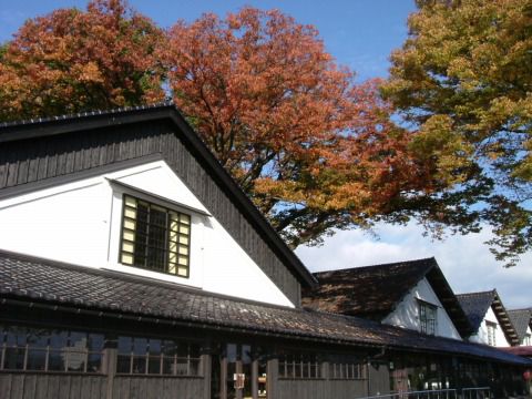 秋の山居倉庫
