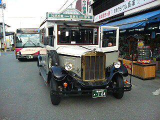 レトロバス「マスコットくん」（小野川温泉）