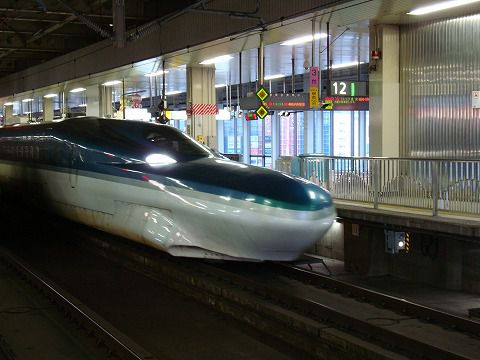 新型の新幹線（仙台）