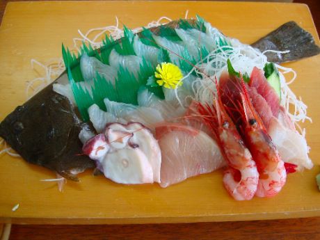 海鮮屋の季節海鮮定食（男鹿海鮮市場２階）