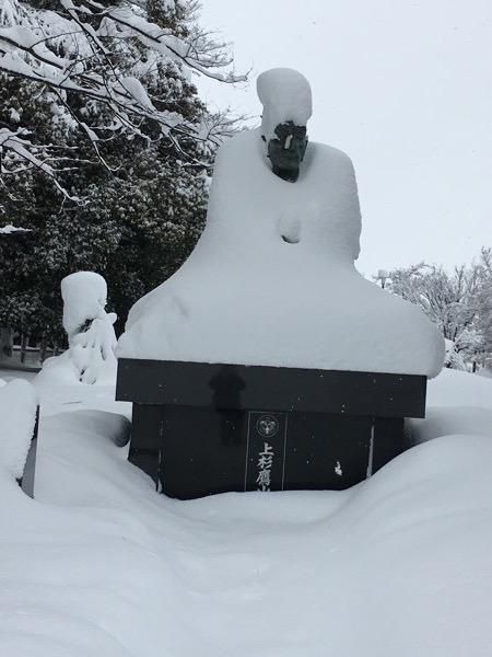 大雪の上杉神社
