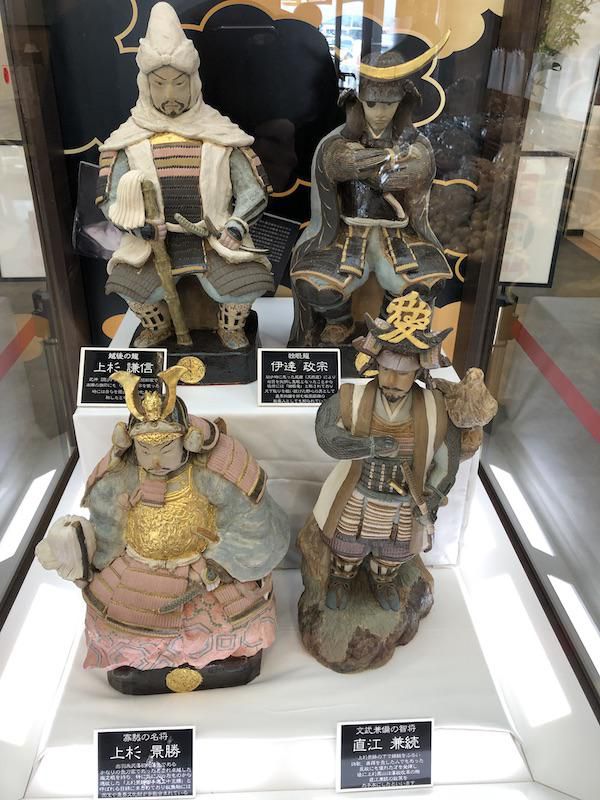 陶人形の展示　(道の駅米沢)