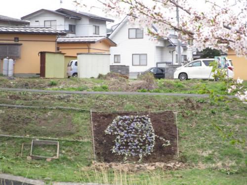 土手アート「きてけろくん」見に「きてけろ」な＾０＾