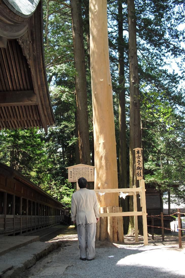 諏訪大社の御柱と三渕神社
