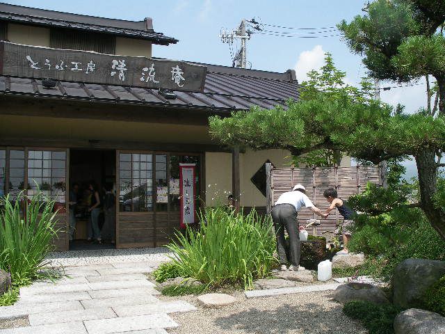 月山の湧き水～清流庵のムービーをどうぞ。