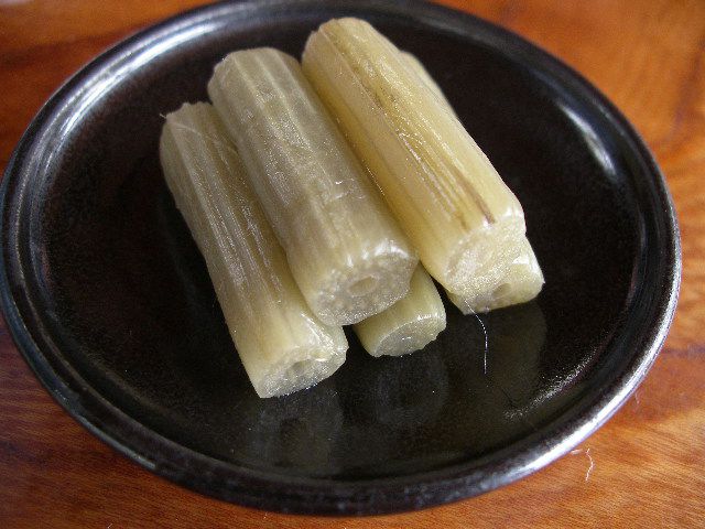 山ふきの煮物～自生物の山蕗（やまふき）を使いました