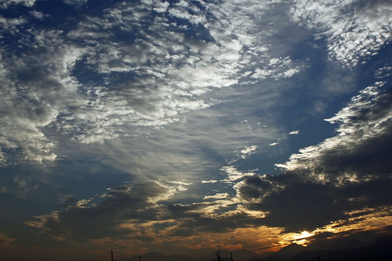 奥羽山脈上空はちょっと秋っぽい兆し。。。