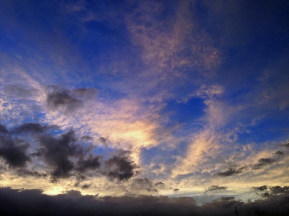 台風一過の夕暮れ。