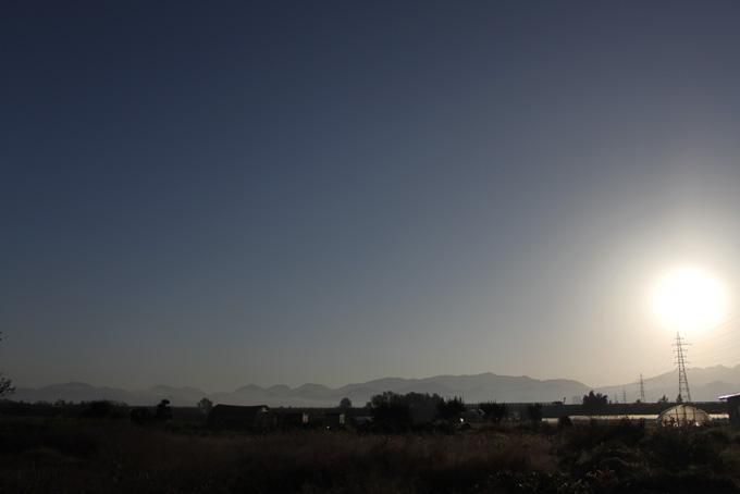 山形市郊外：今朝の田んぼ道、気温５℃でした。