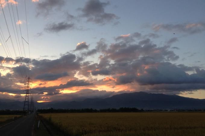 今朝の蔵王山系「龍山」上空です。