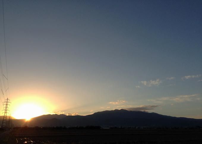 今朝は快晴の奥羽山脈上空である。