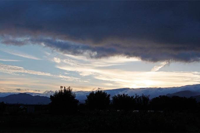 暗雲漂う奥羽山脈