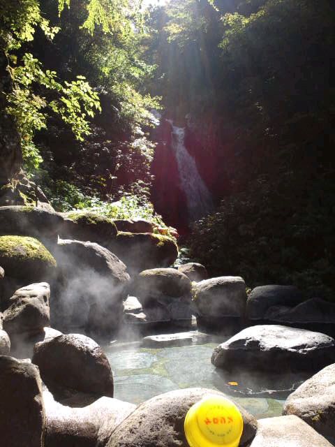 奥白布名泉　源流滝を見る源泉風呂始めました。