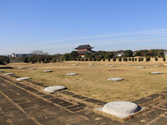 平城京第二次大極殿の鬼門とアテルイ像