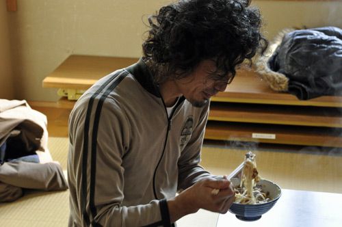 鈴木ユキオ、うどんを食す！