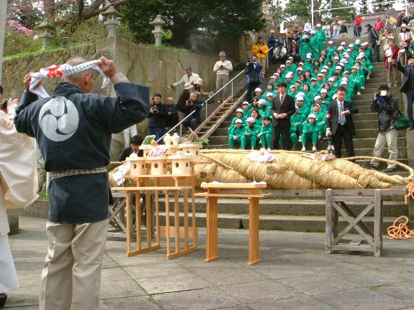 烏帽子山　注連縄(しめなわ)掛け替え神事　その3