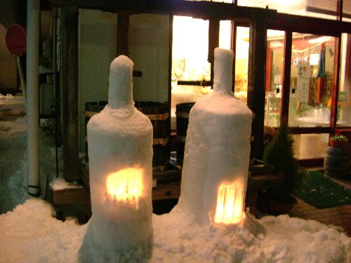 酒井ワイナリーさんのワインの瓶の雪灯篭