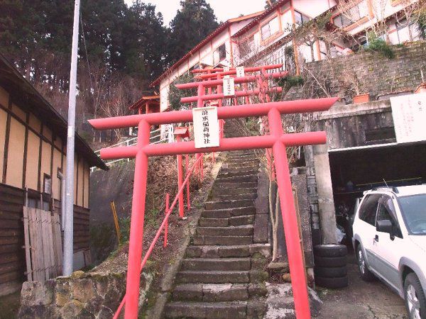 赤湯「赤いもの」特集１…波重稲荷神社の鳥居