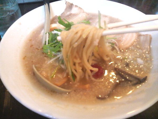 山形市「次元」の豚しょうゆラーメン