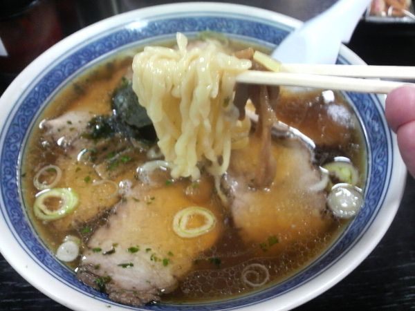 赤湯「来々軒」の中華そば(写真はチャーシュー麺)