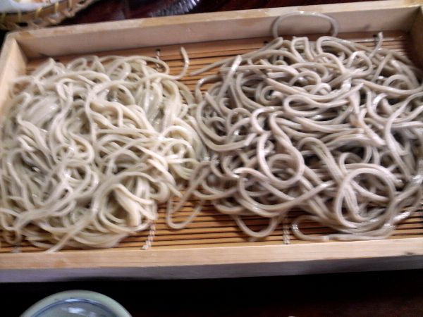 赤湯【えぼし庵】板そば（合い盛り）