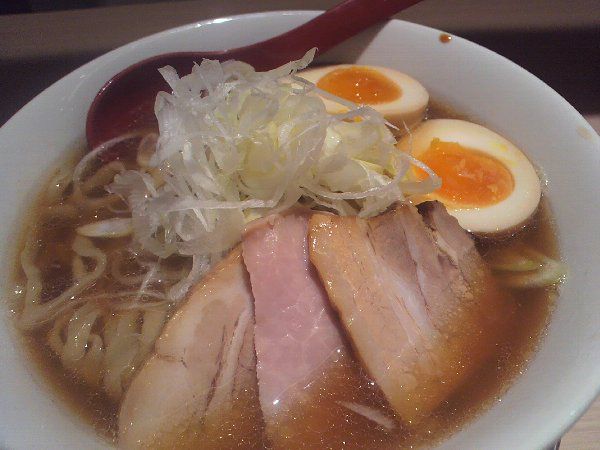 他県のおいしいものシリーズ東京駅ラーメンストリート「麺や 七彩」特製らーめん