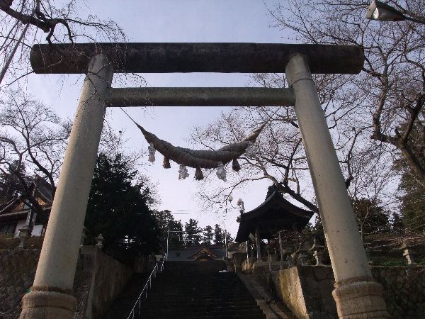 赤湯【烏帽子山公園】「継ぎ目なしでは日本一の大鳥居」