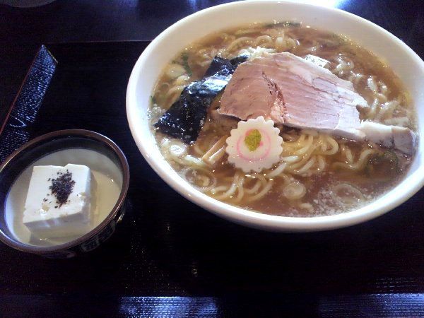 山形市「味舞台とくべい」ぬるラーメンハーフ(醤油と塩)