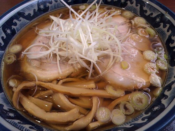 山形市「尾浦」しょうゆラーメン（あっさり）