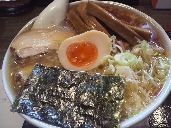 山形市「麺辰」とっつあんらーめん（極太麺）メンマ増