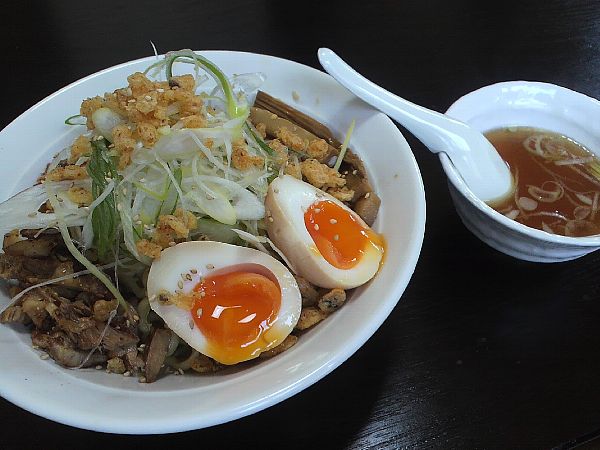 山形市「麺辰」まぜそば（太麺・魚味）