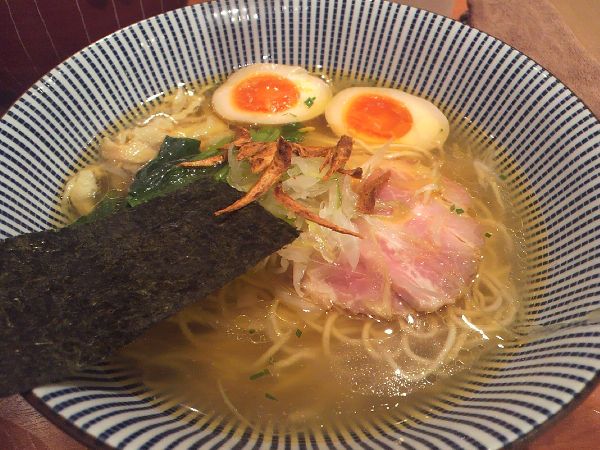 他県の旨いもの 東京都神田「くろ喜」味玉塩そば